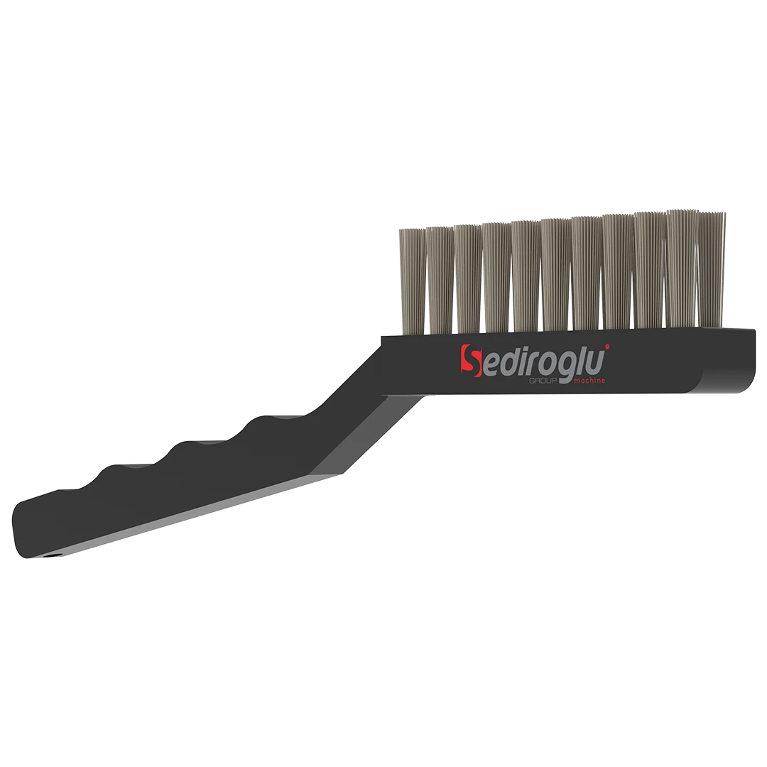 Medium-soft plastic bristles protecting filter fabric