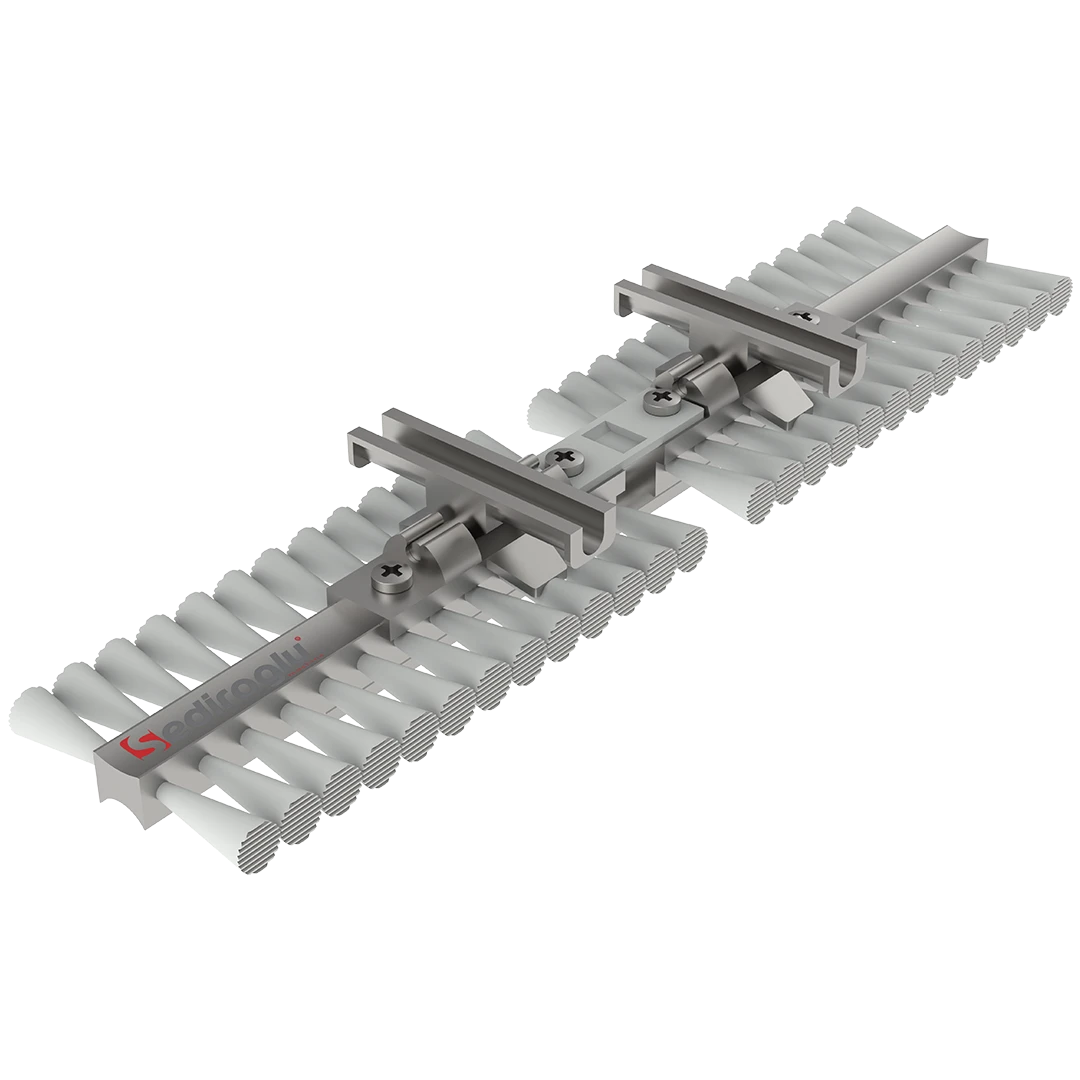 Dual brush system with short brushes improving sieve cleaning efficiency and preventing clogging